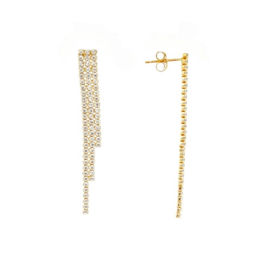 Orecchini pendenti asimmetrici in oro con strass scintillanti.