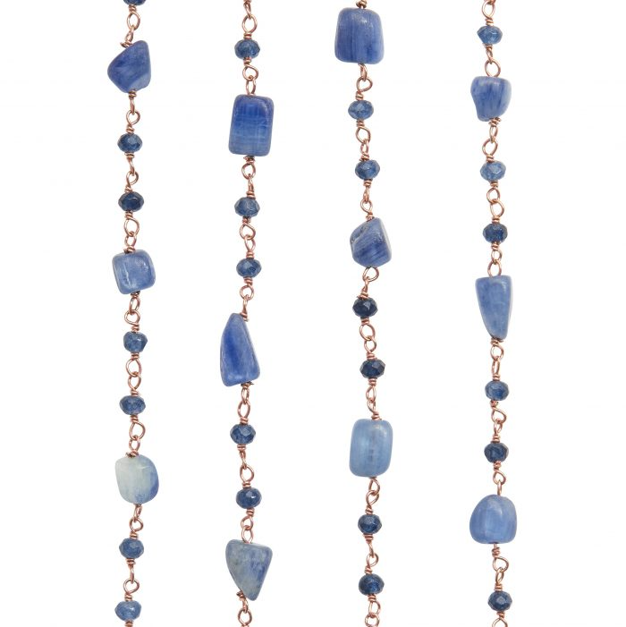 Filo di rosario in rame con perle di kyanite blu e piccole perle sfaccettate in zaffiro.