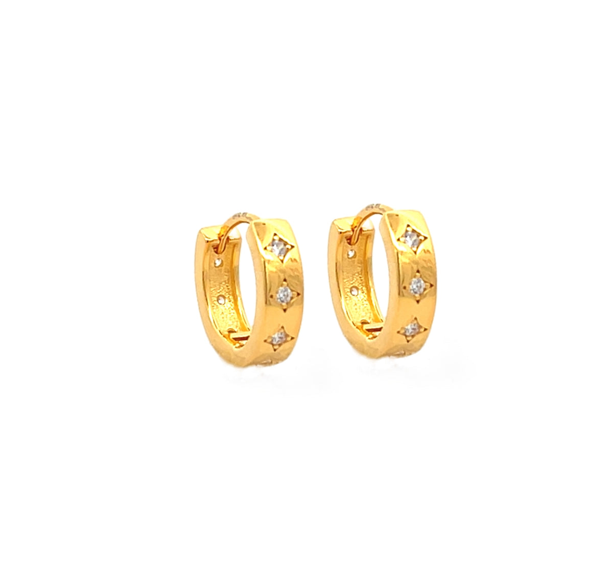 Hoop earrings with pearls and colored beads, in silver and gold