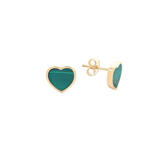 Orecchini a perno a cuore in malachite verde incastonati in oro.