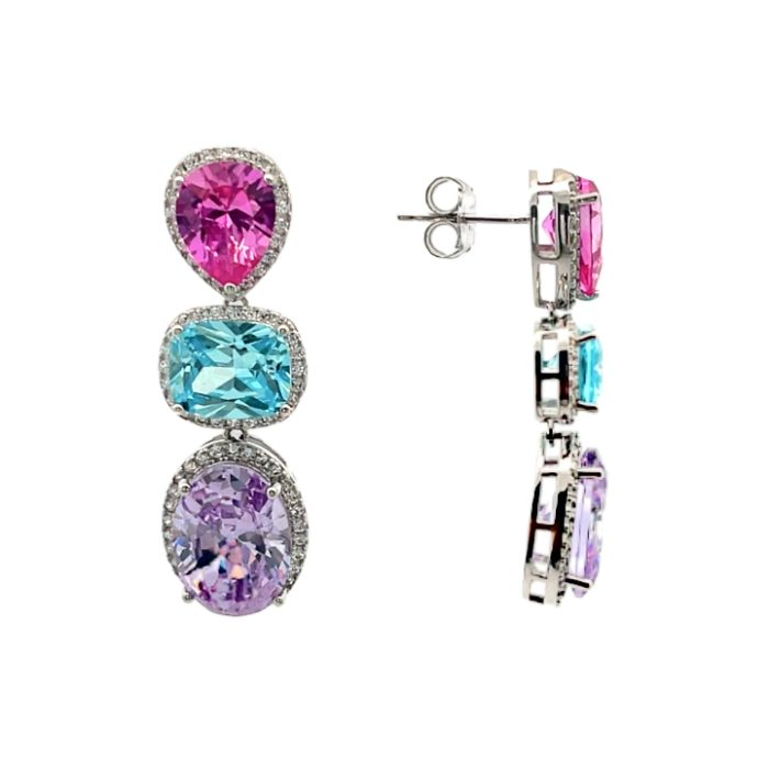 Orecchini pendenti in argento con zaffiri rosa, topazi azzurri e ametiste viola, incorniciati da diamanti.