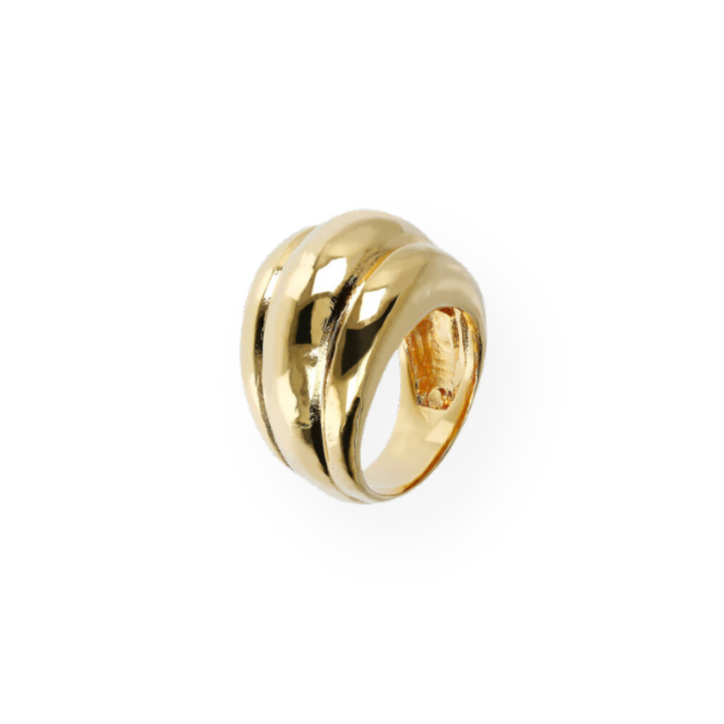 Anello d'oro a fascia bombata con tre scanalature.