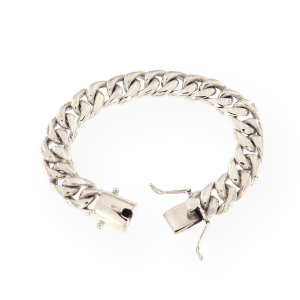 Braccialetto a catena in argento o metallo bianco, con chiusura aperta su sfondo bianco.