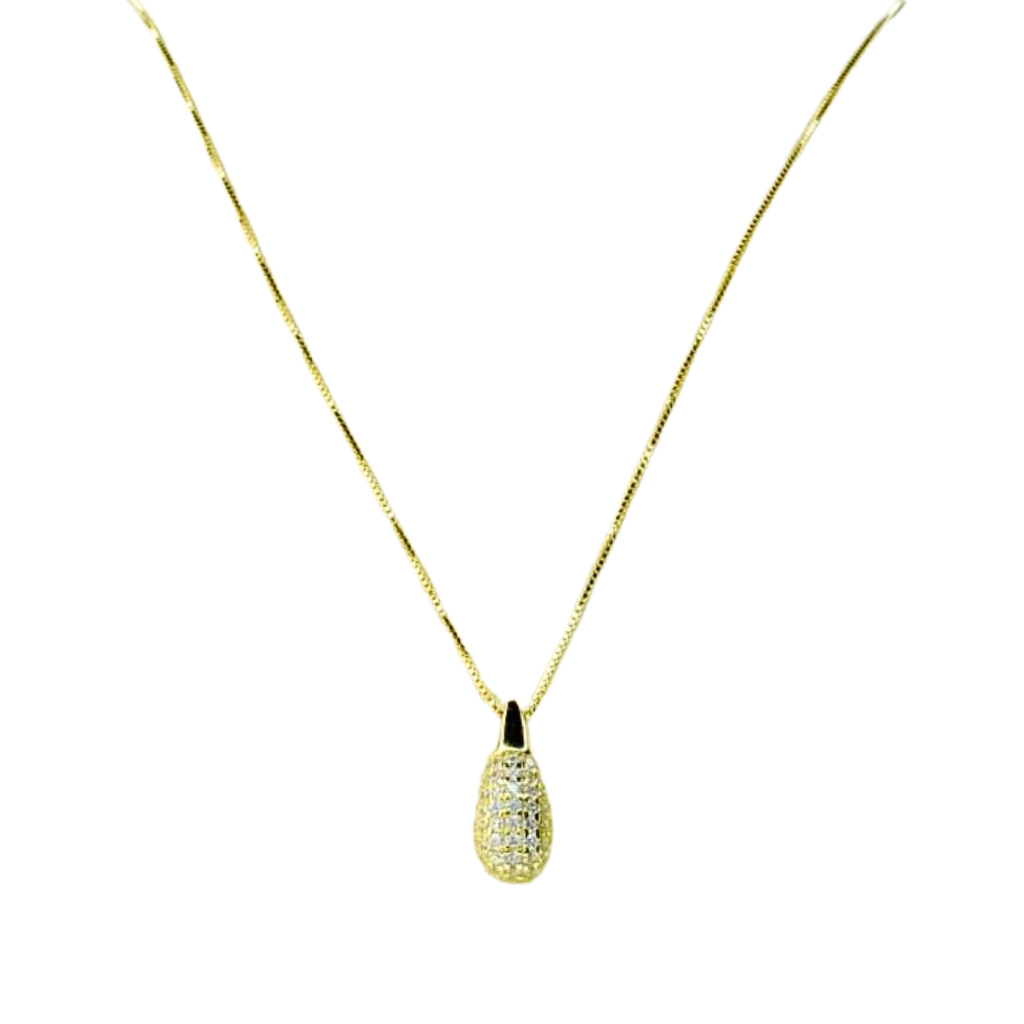 Collana a catena d'oro con pendente a goccia tempestato di diamanti.