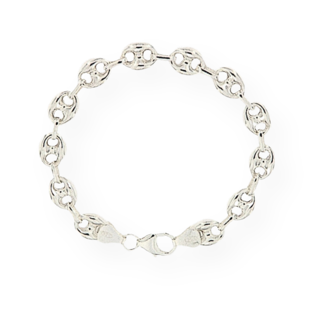 Bracciale a catena in argento con maglie ovali e chiusura a moschettone.