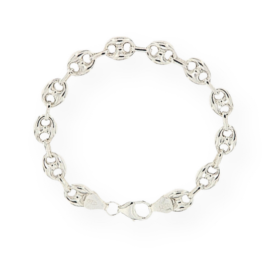 Bracciale a catena in argento con maglie ovali e chiusura a moschettone.