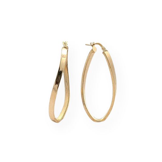 Orecchini a cerchio in oro con forma a spirale, stile elegante e moderno.