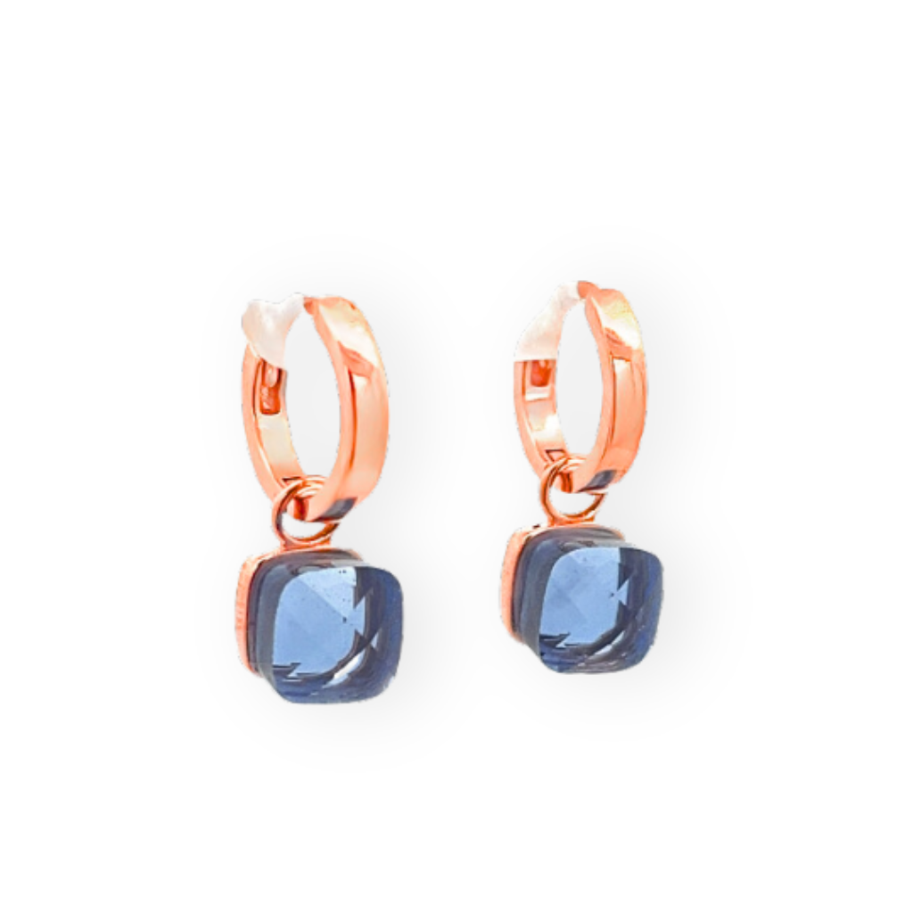 Orecchini a cerchio in oro rosa con ciondolo a cubo in cristallo blu