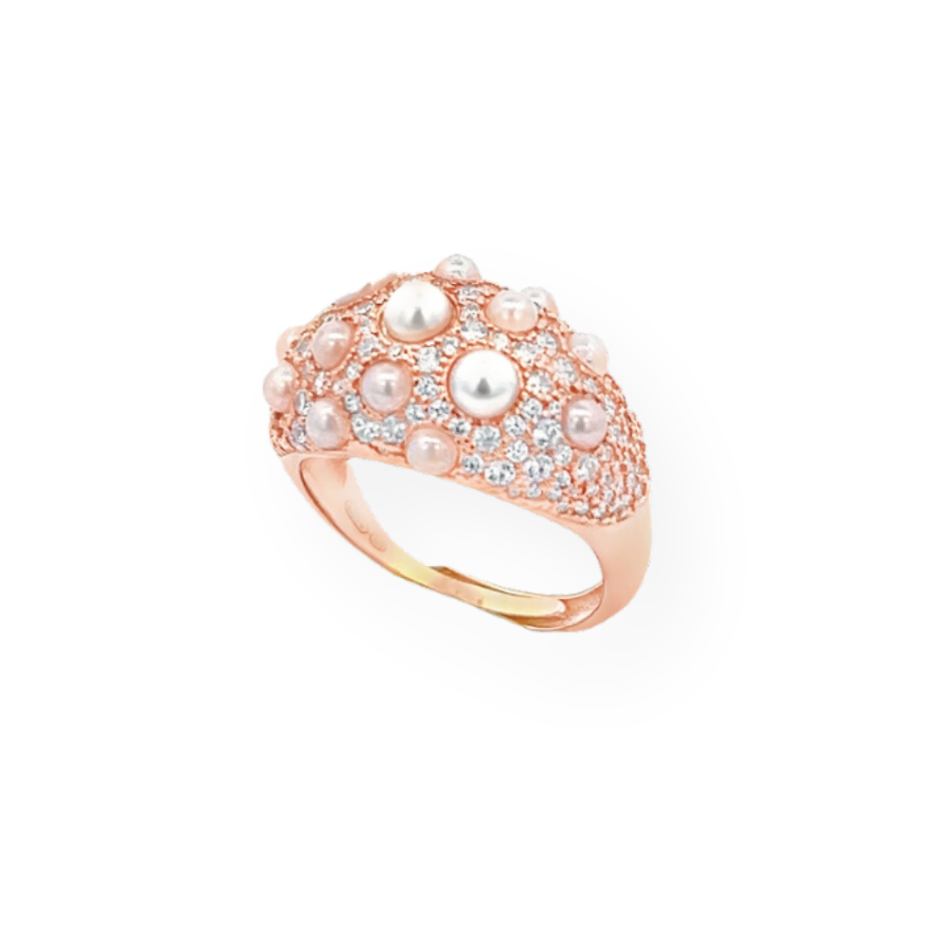 Anello a cupola in oro rosa con perle e diamanti incastonati a pavé.