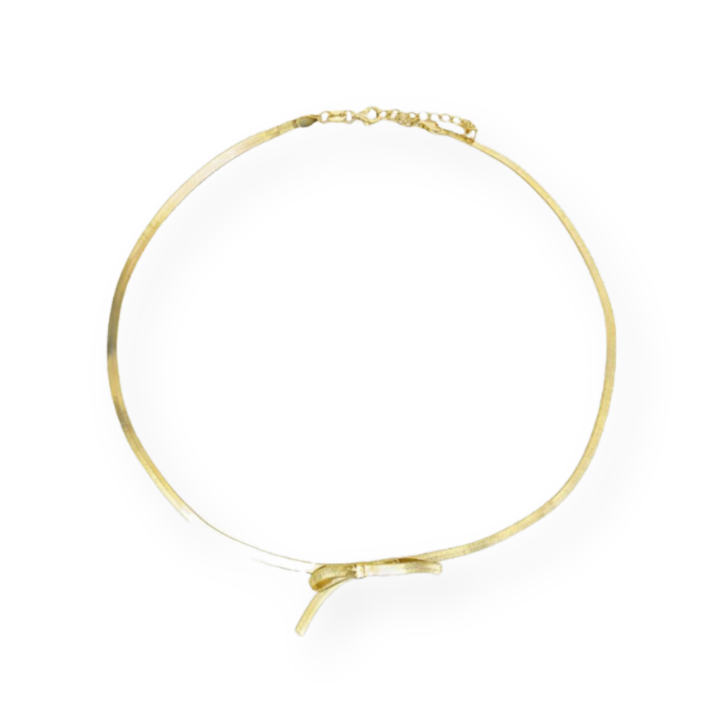 Collana a girocollo in oro con fiocco, a forma di nastro piatto.