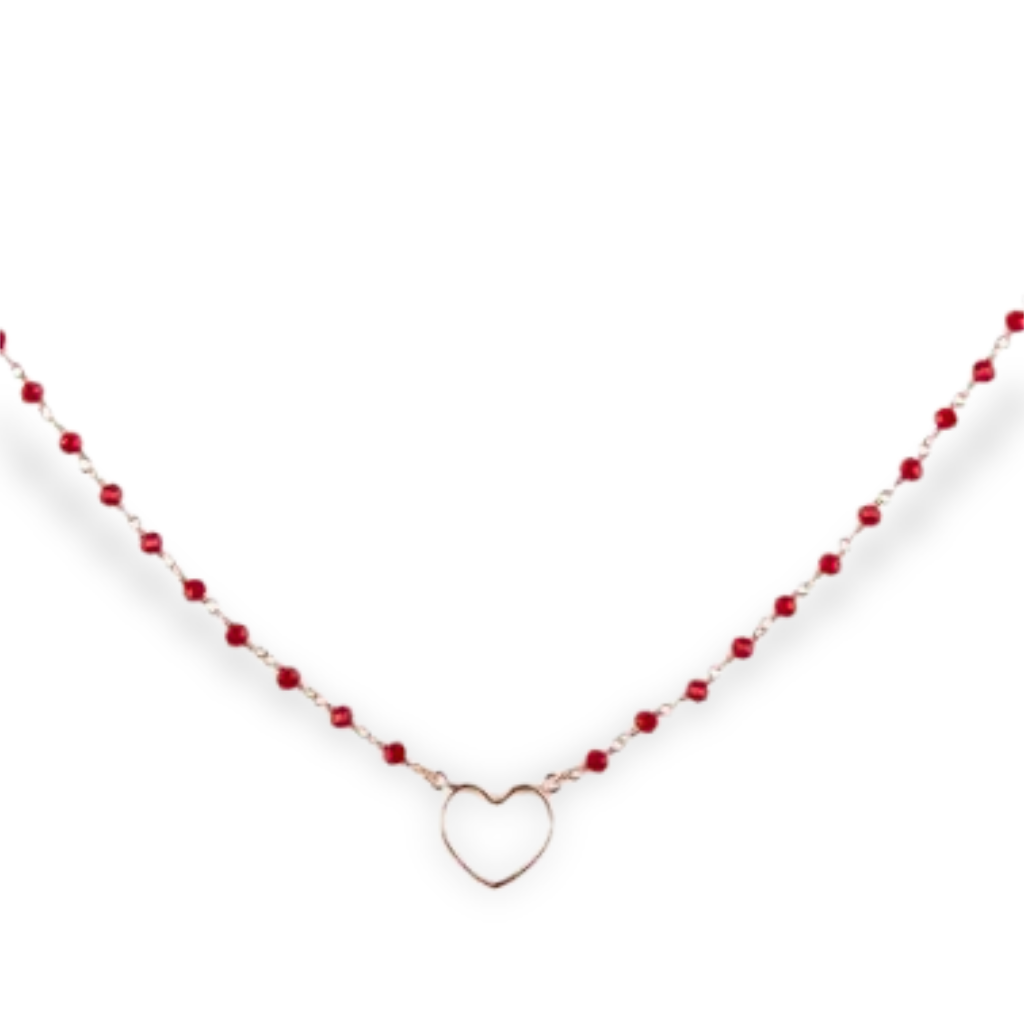 Collana in oro rosa con perline rosse e ciondolo a cuore vuoto.