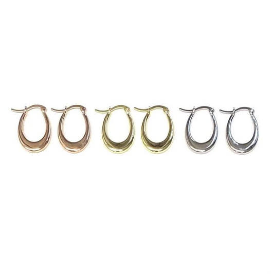 Tre paia di orecchini a cerchio ovali in tre colori: oro rosa, oro giallo e argento.