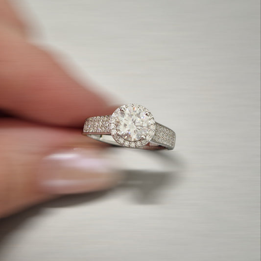 Anello Solitario Regina in MOISSANITE USA, in Argento S925