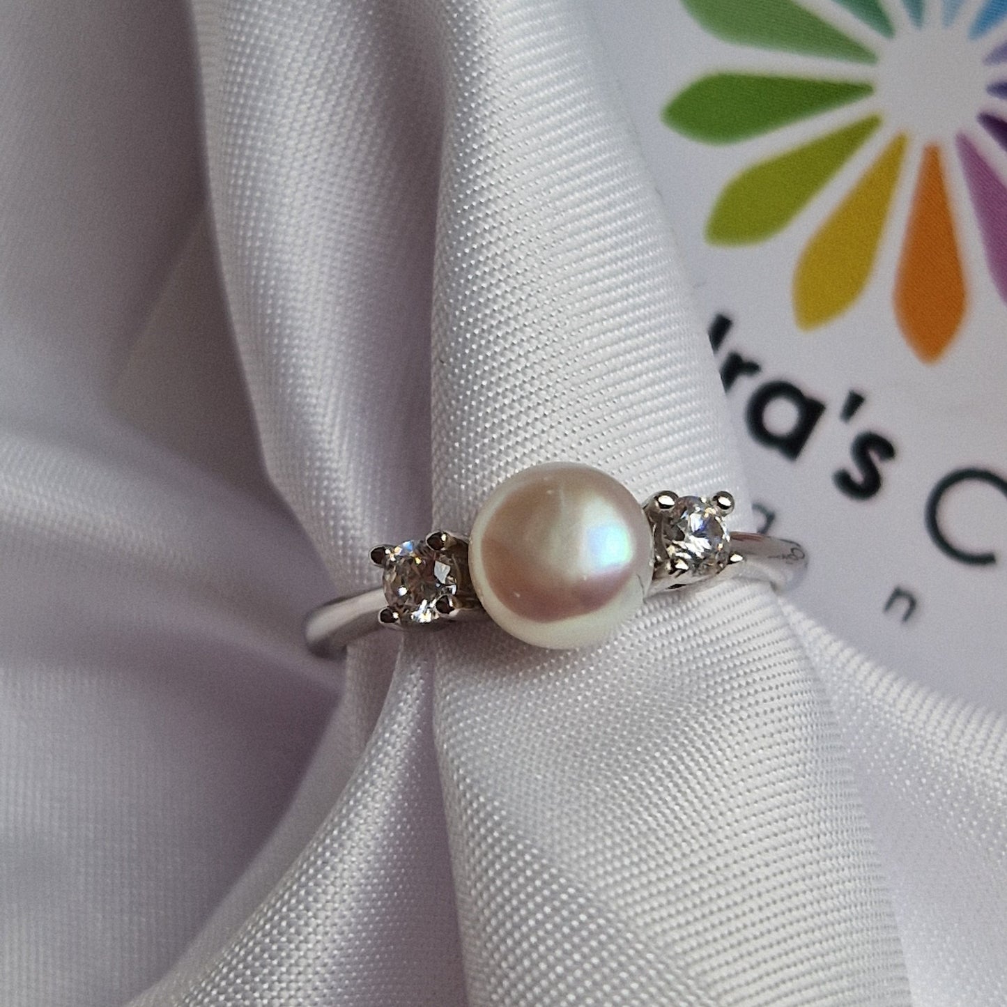 Anello Perla centrale e 2 punti luce , in Argento S925