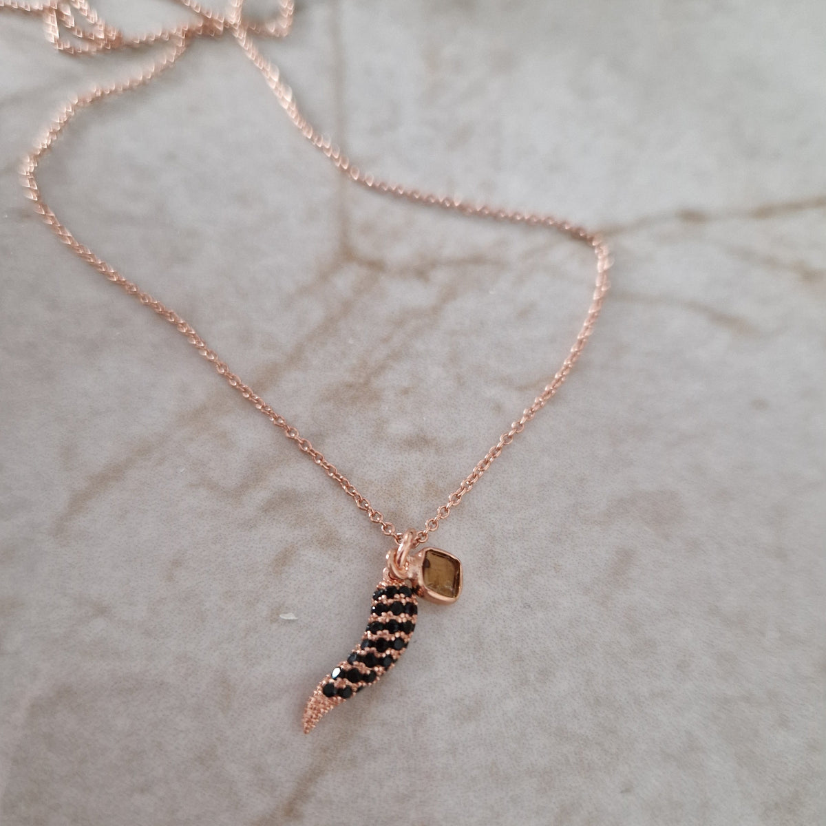 Collana con Cornetto Portafortuna Zirconi Neri, Argento s925