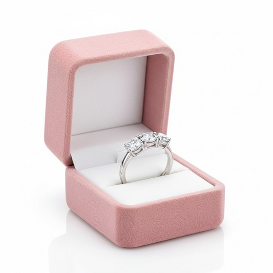 Anello Trilogy Classico in MOISSANITE certificata, in Argento S925