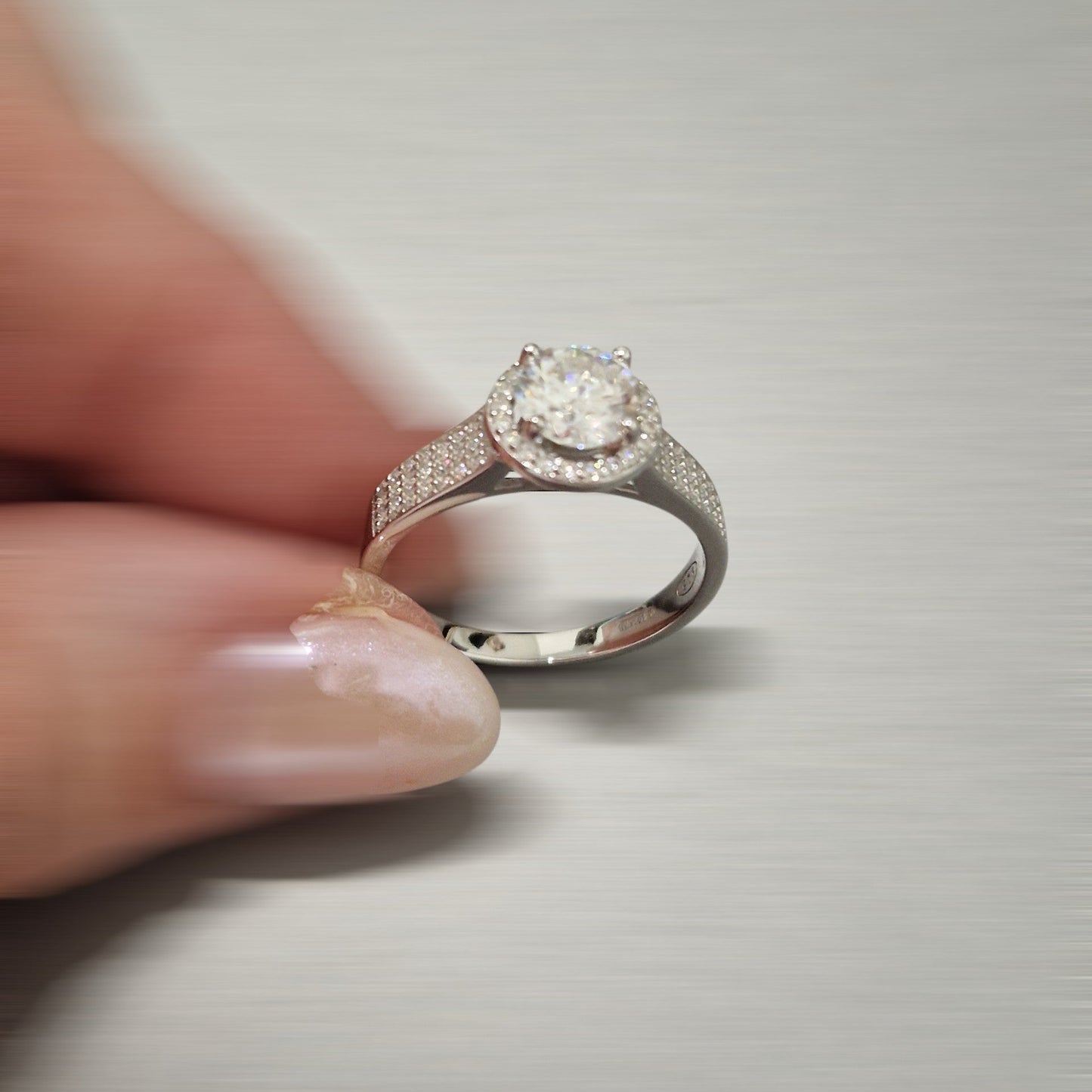 Anello Solitario Regina in MOISSANITE USA, in Argento S925