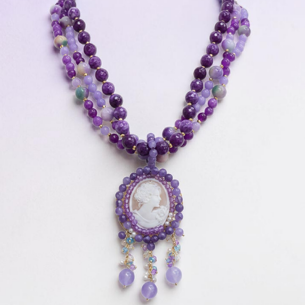Collana di Pietre di Ametista e Cameo Prezioso contornato di perline