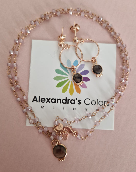Completo di gioielli Alexandra's Colors. Collana e orecchini in oro rosa con perline e pietre preziose.