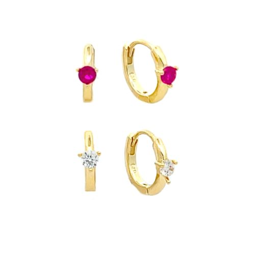 Orecchini a cerchio in oro con pietre rosse e bianche.