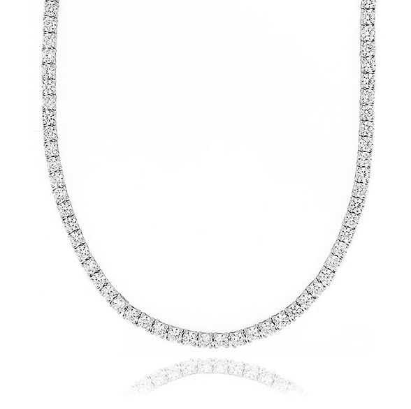 Una collana a maglie di diamanti scintillanti.