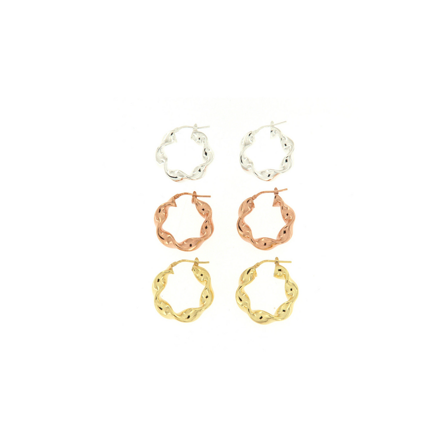 Tre paia di orecchini a cerchio intrecciati in oro bianco, rosa e giallo.