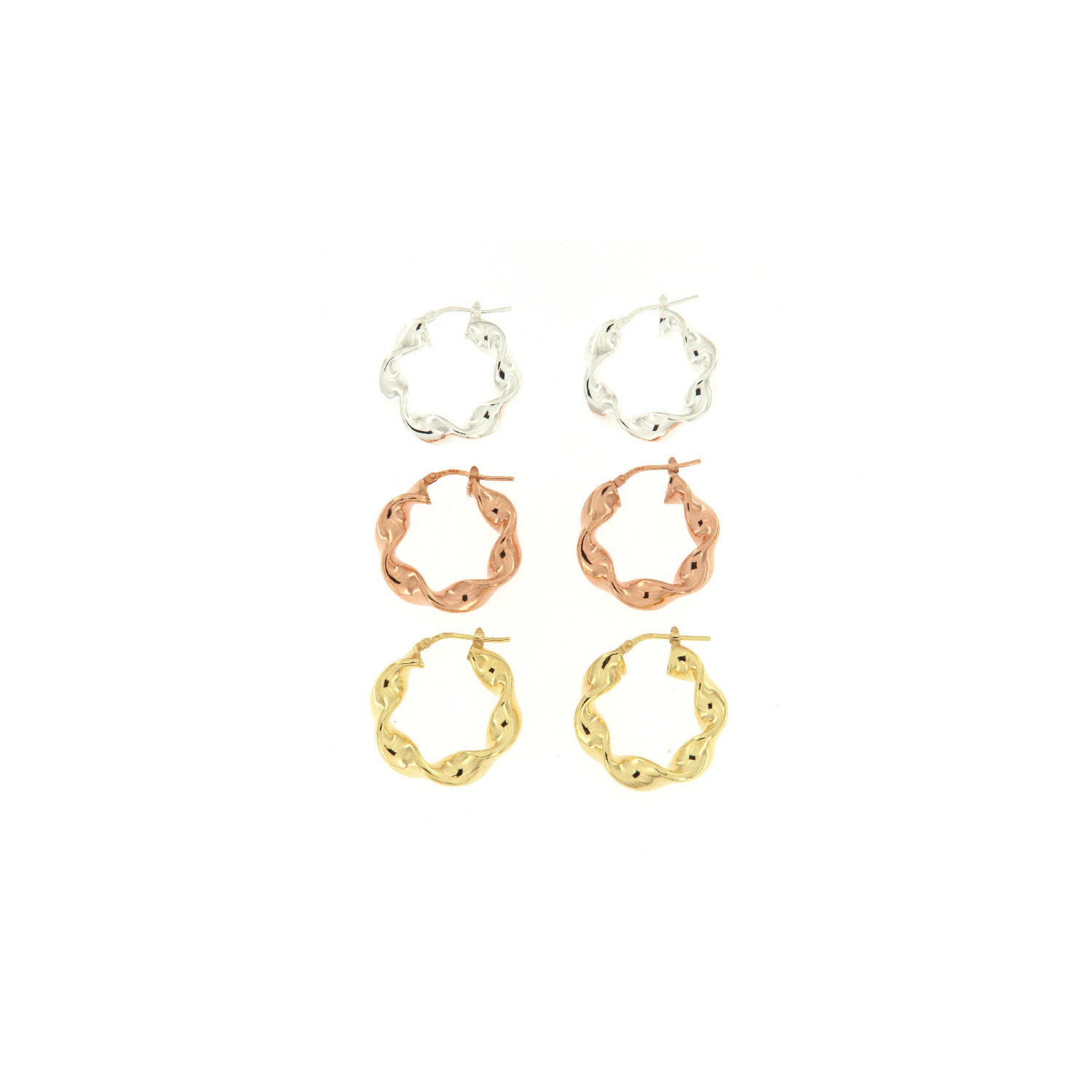 Tre paia di orecchini a cerchio intrecciati in oro bianco, rosa e giallo.