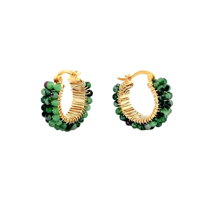 Orecchini a cerchio in filo d'oro con pietre di zoisite verde e rubino.