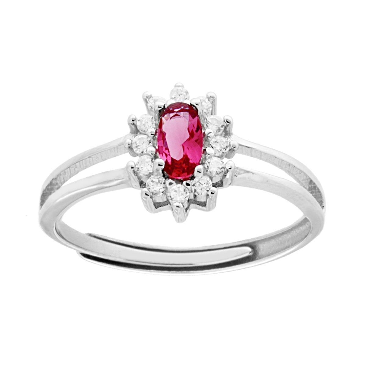Anello in argento con rubino centrale ovale e contorno di diamanti bianchi su montatura a forma di fiore.