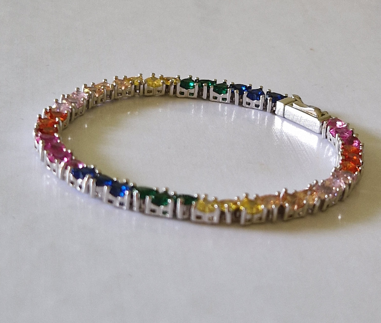 Bracciale Color Block Arcobaleno con Cuori e Zirconi da 4mm - Eleganza e Stile