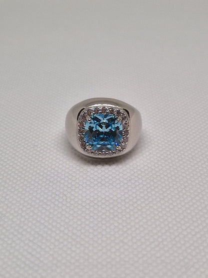 Chevalier Ring with Blue Square Stone