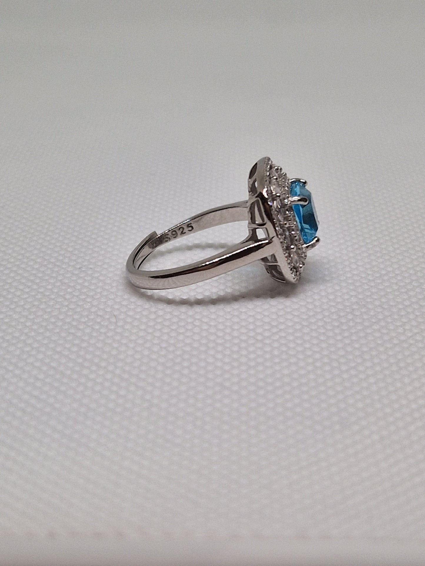 Anello Azzurro con Zirconi - Elegante e Luminoso in Argento 925