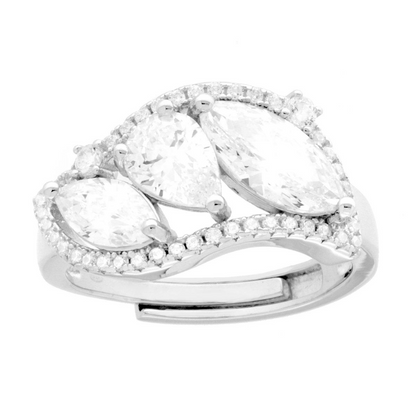 Anello regolabile in argento con tre zirconi a goccia e marquise, e contorno di zirconi più piccoli.