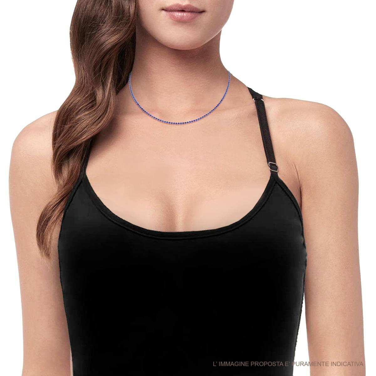 Collana girocollo tennis 2mm in argento 925 con zirconi indossata da una donna. 