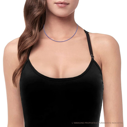 Collana girocollo tennis 2mm in argento 925 con zirconi indossata da una donna. 
