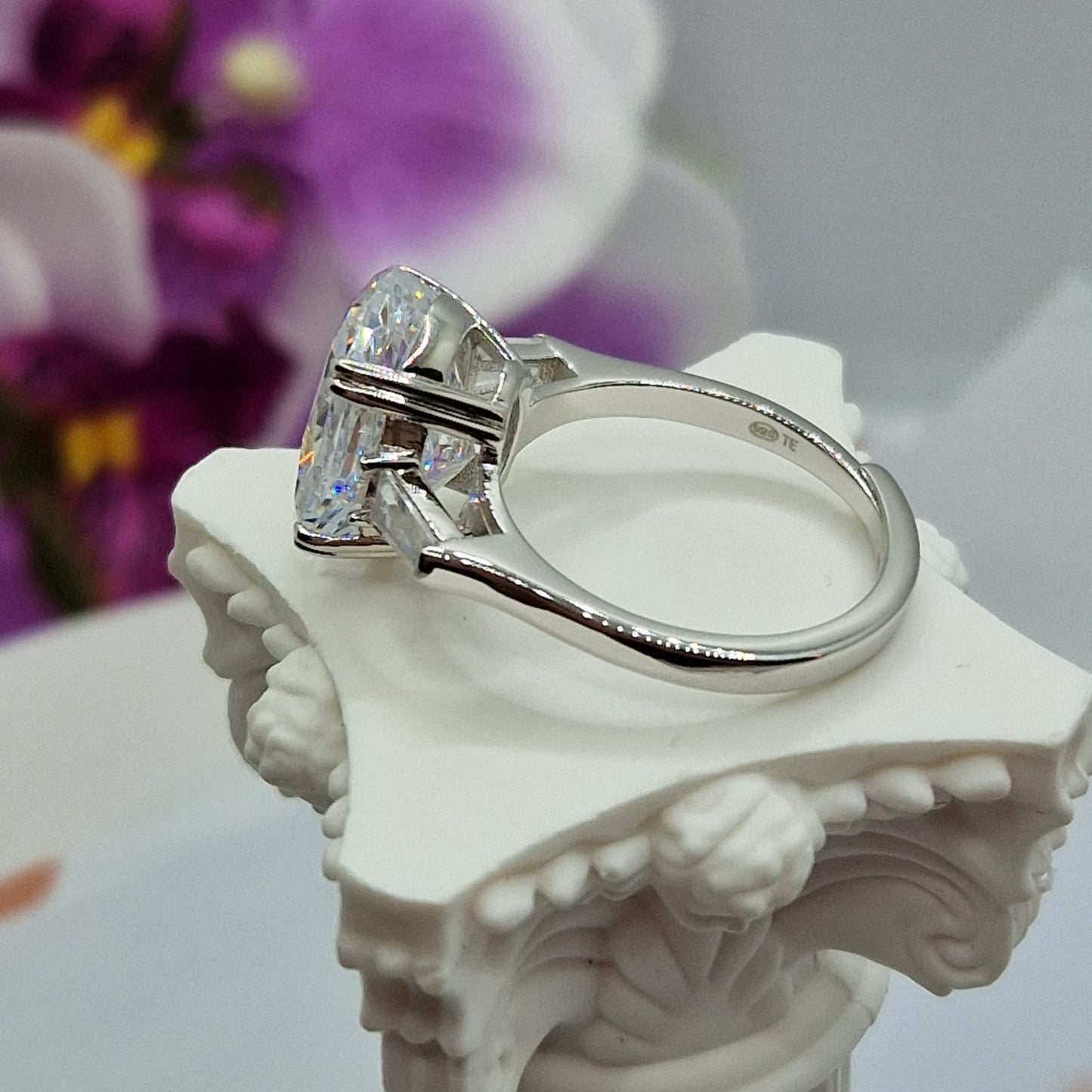 Anello Ovale Big, in Argento S925 e Zirconi