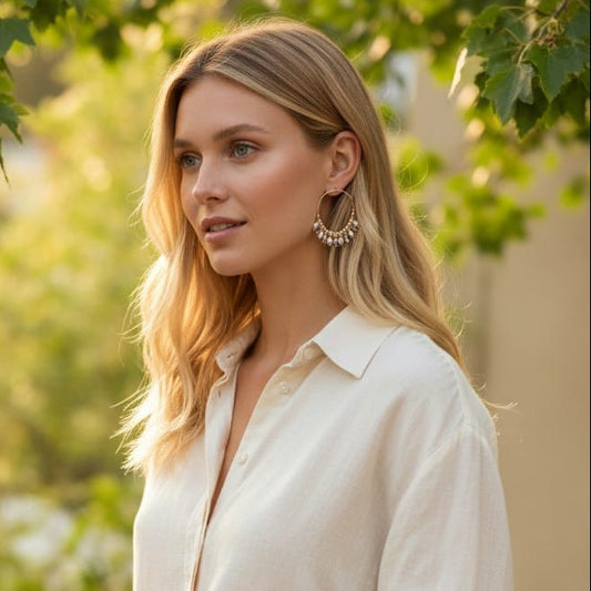 Hoop earrings with pearls and colored beads, in silver and gold