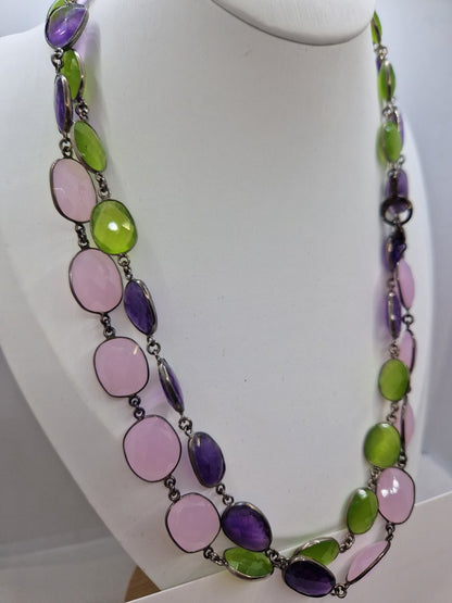 Long necklace of semi-precious stones