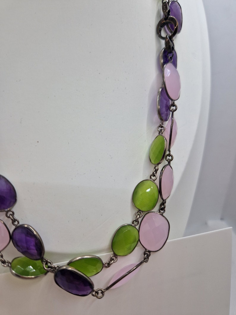 Long necklace of semi-precious stones