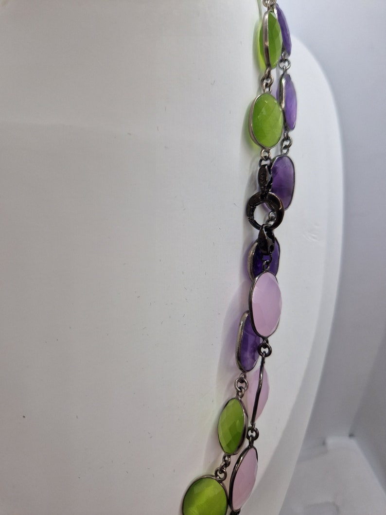 Long necklace of semi-precious stones