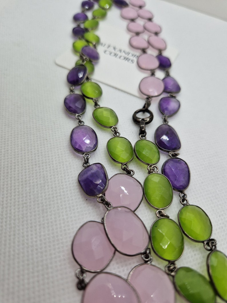 Long necklace of semi-precious stones