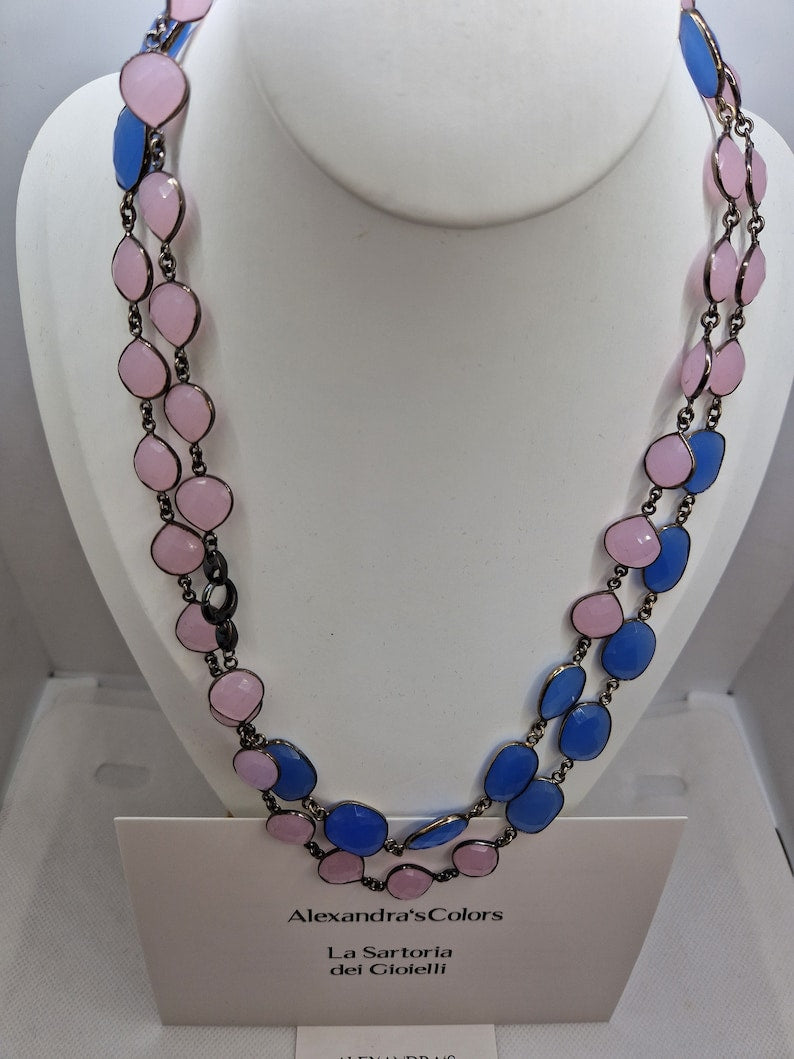 Long necklace of semi-precious stones