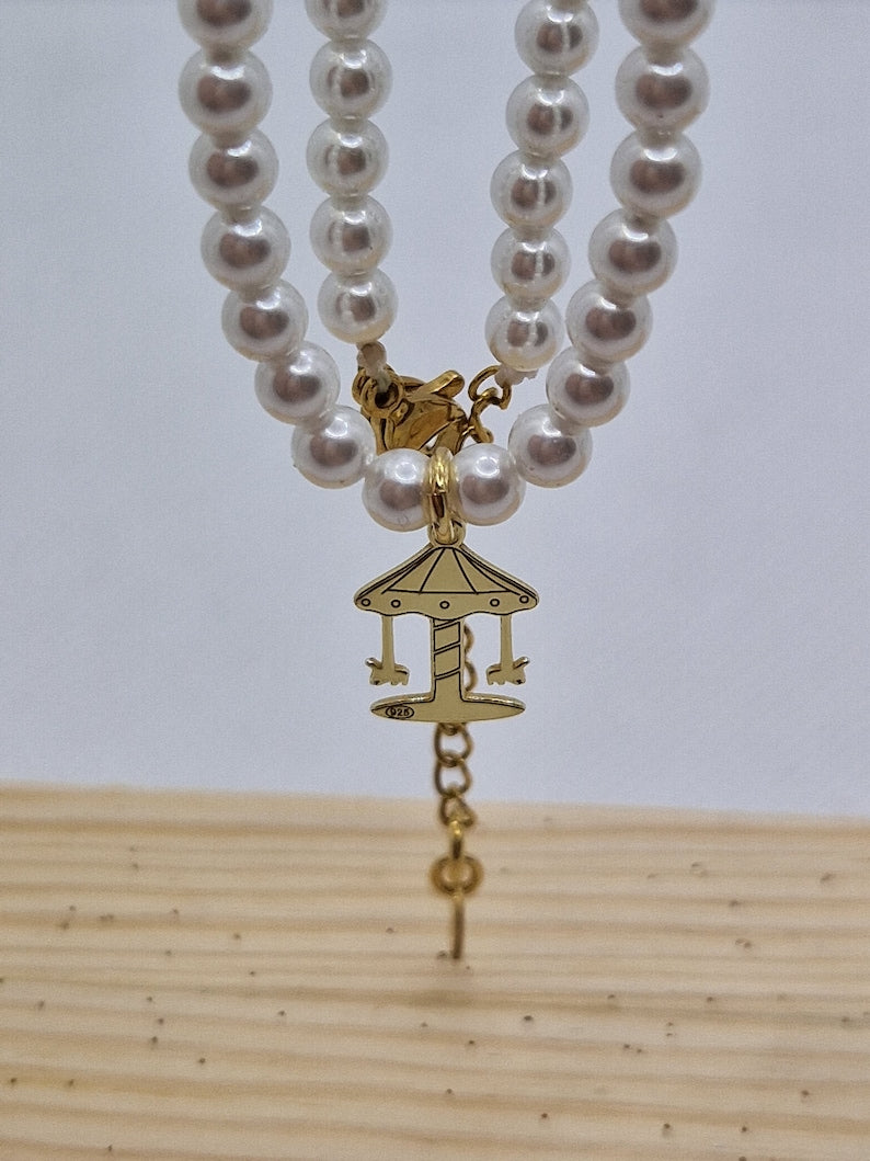 Pearl necklaces and pendant