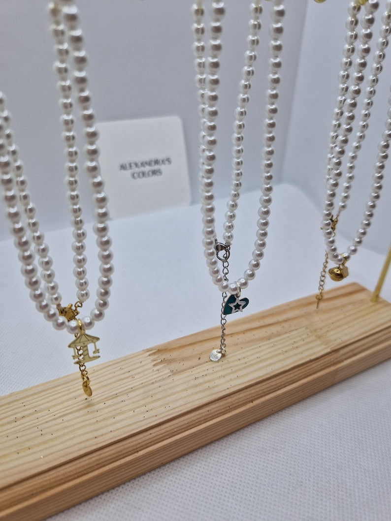 Pearl necklaces and pendant