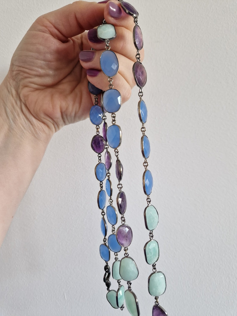 Long necklace of semi-precious stones