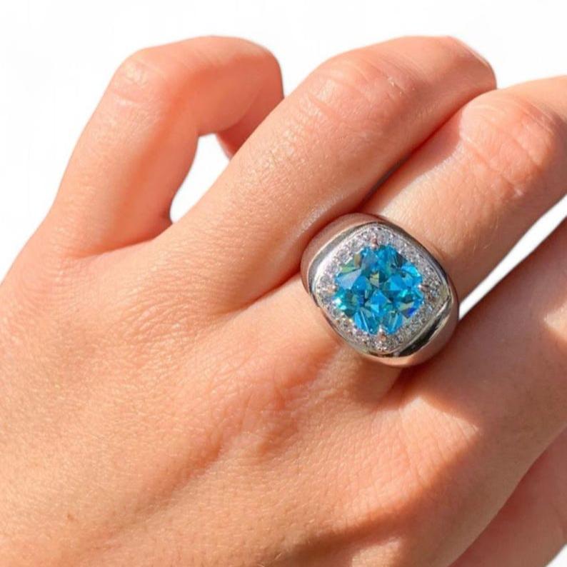 Chevalier Ring with Blue Square Stone