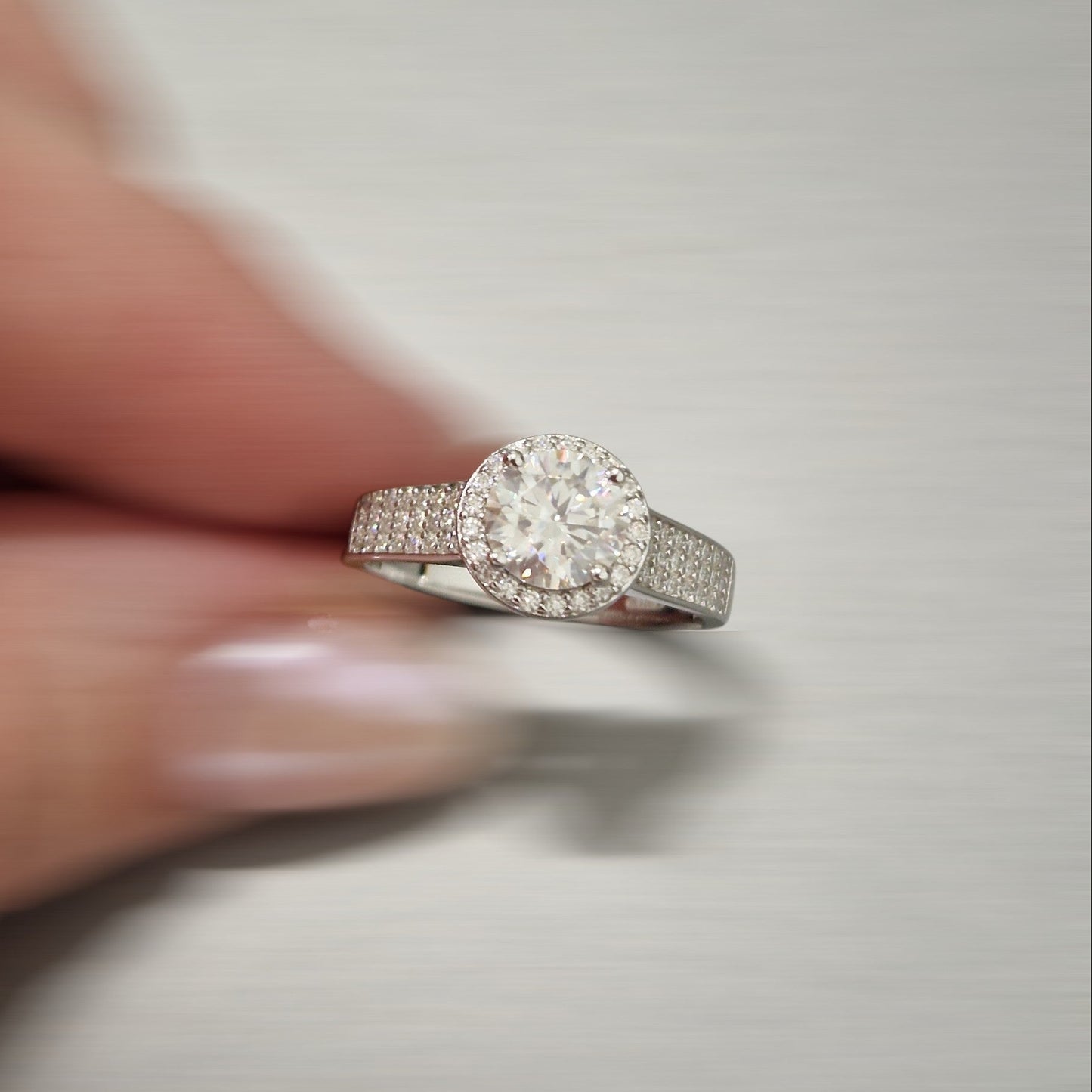 Anello Solitario Regina in MOISSANITE USA, in Argento S925