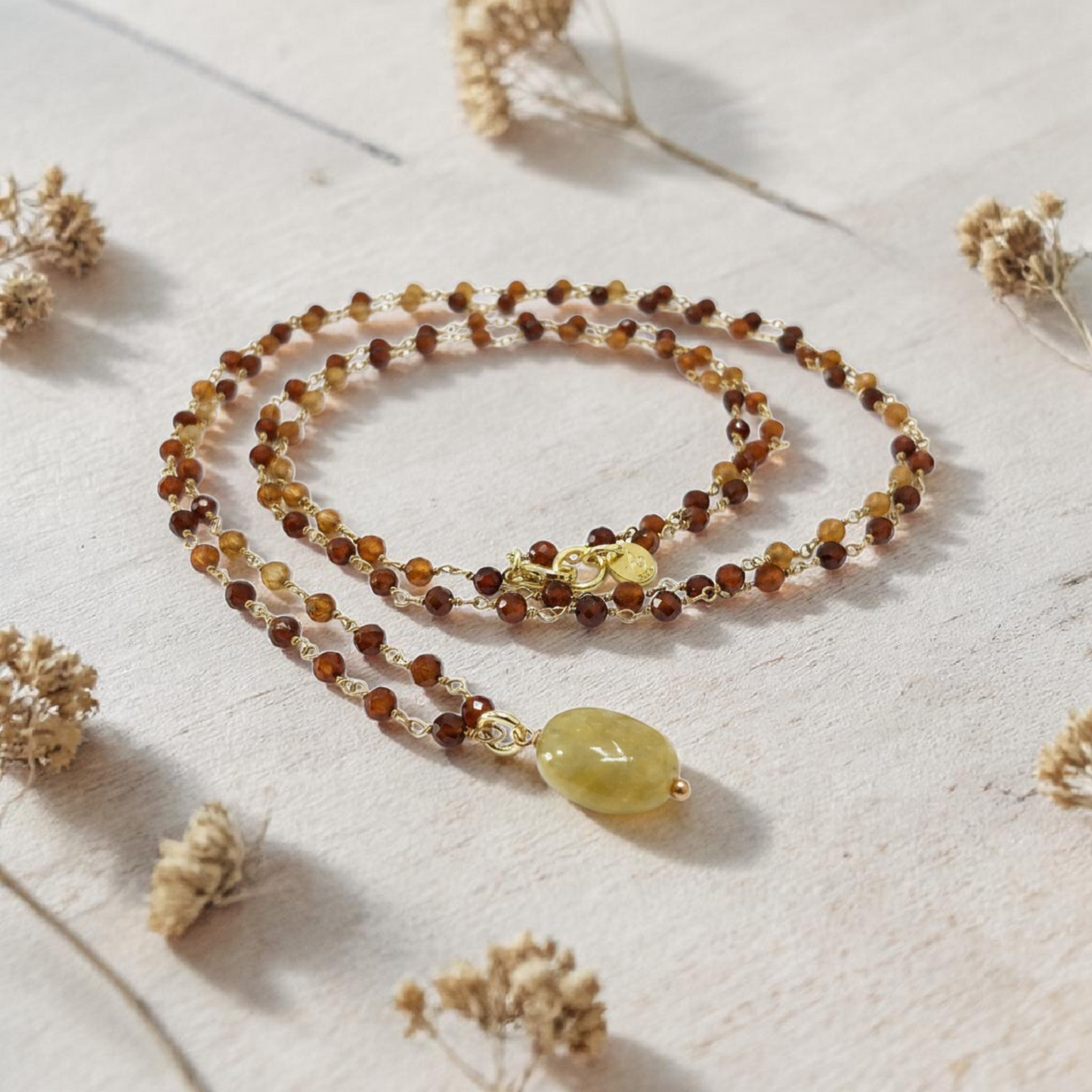 Collana Lunga Stile Rosario con Rodolite e Ciondolo, in Argento s925