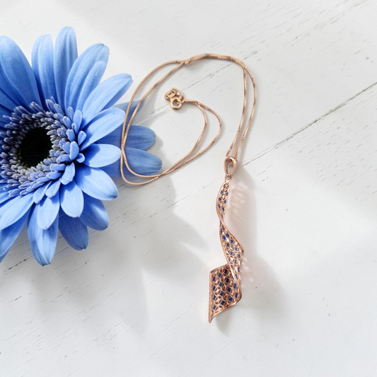Collana con Grande Ciondolo Nastro, Filigrana in Argento s925 e Oro rosa
