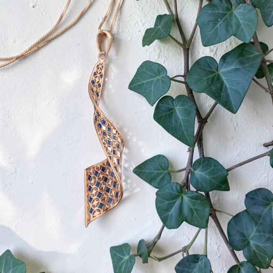 Collana con Grande Ciondolo Nastro, Filigrana in Argento s925 e Oro rosa